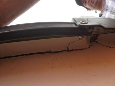 transom crack2.jpg