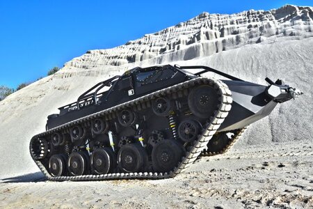 ripsaw-ev2-luxury-super-tank-side-view.jpg