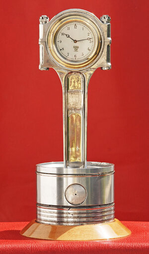 junkers-piston-desk-clock-main.jpg