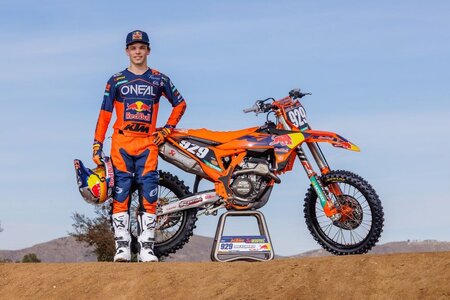 KTM-Factory-Racing-JULIEN-BEAUMER-Supercross-carousel-1.jpg